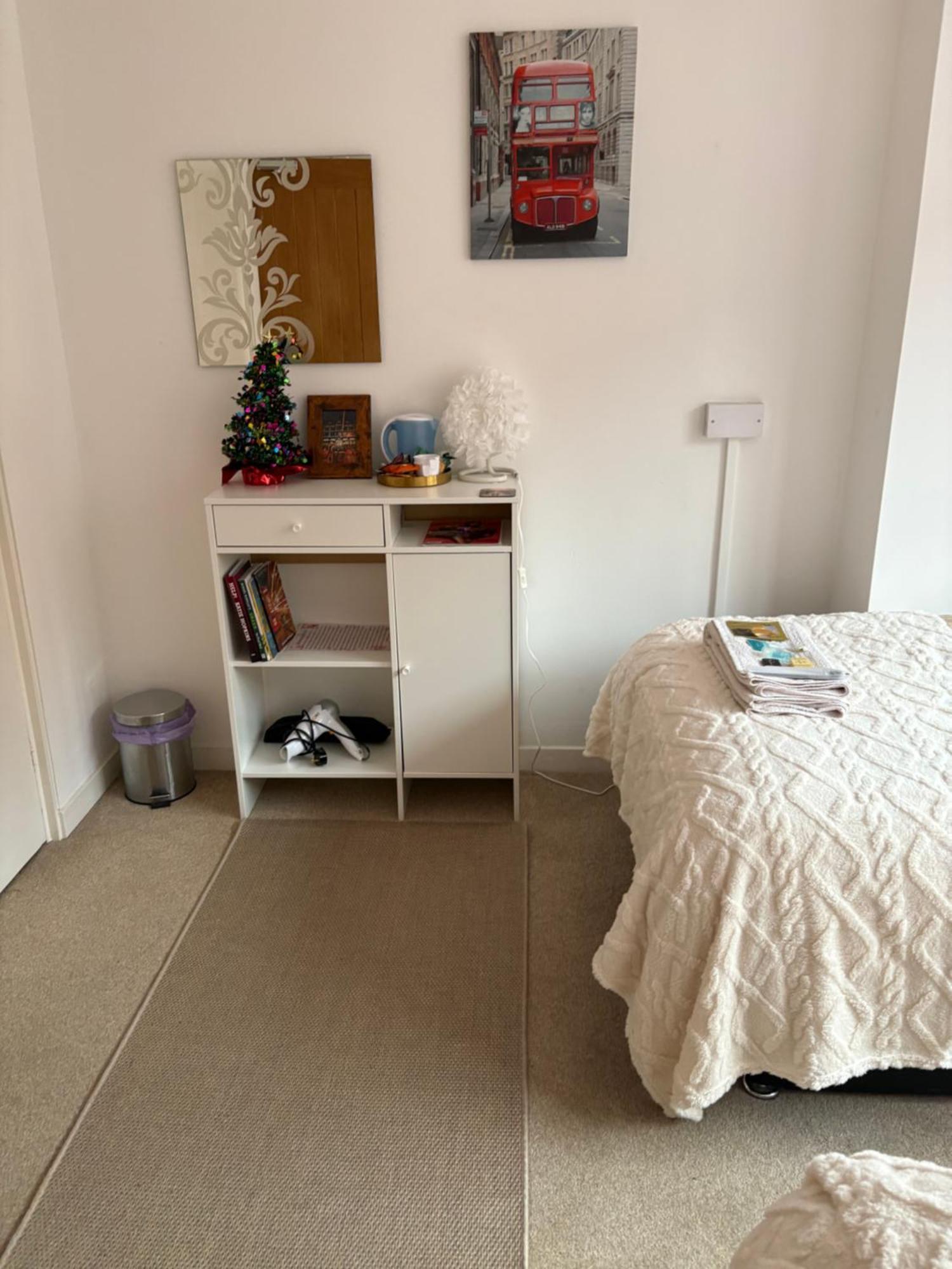 Twin Room,1635863042:JPEG