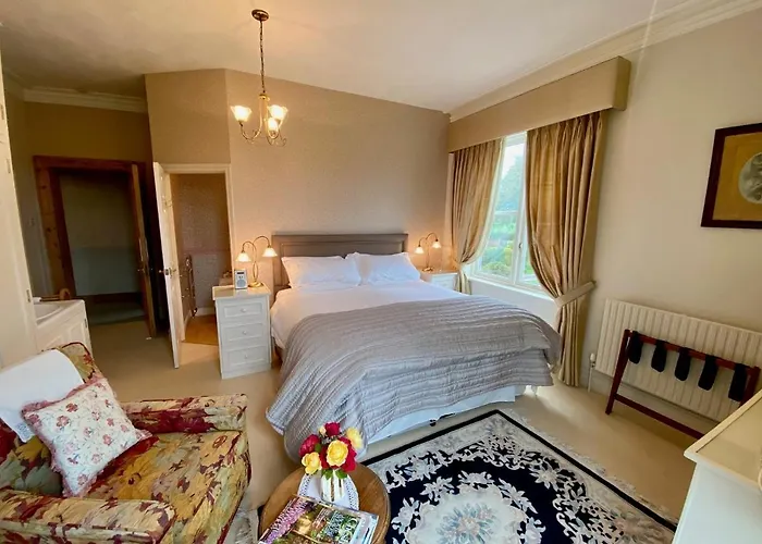 Golborne Manor Bed And Breakfast Chester